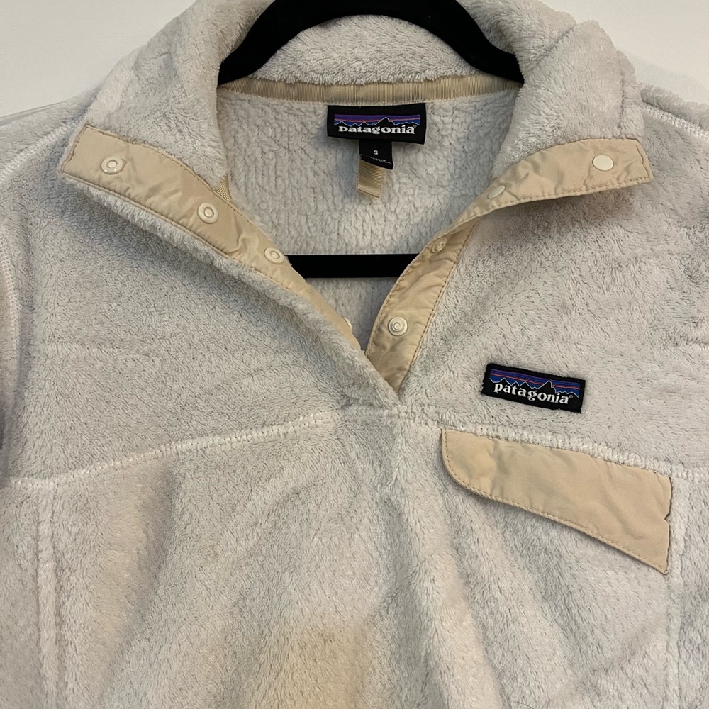 Patagonia Women's Cream and White Zip Up Jacket